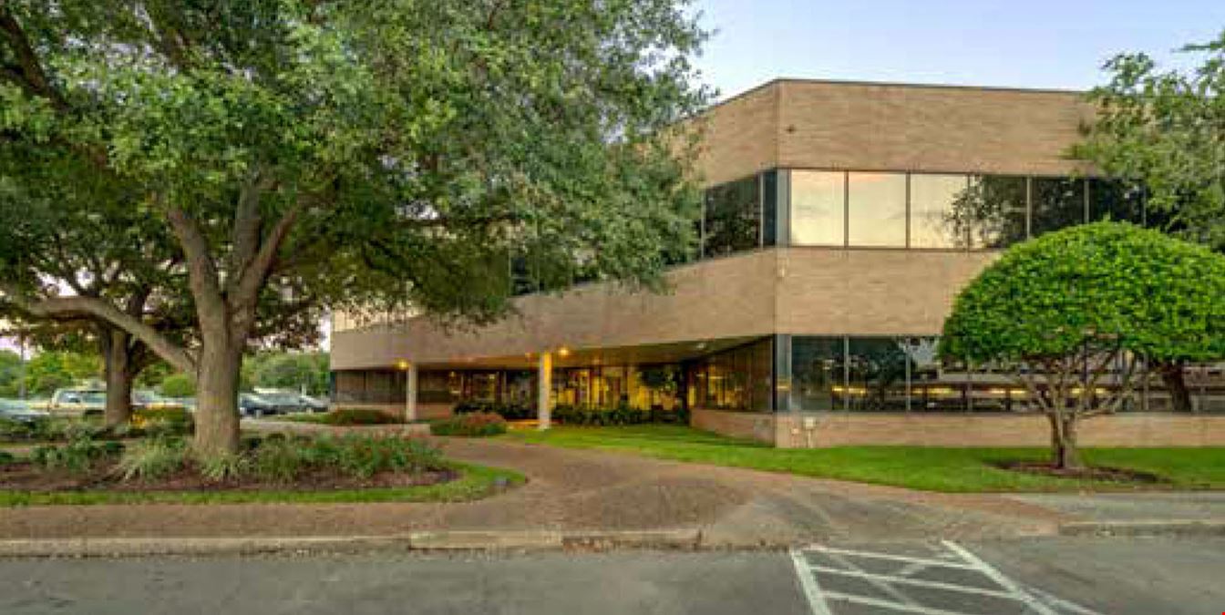 2424 Wilcrest Dr