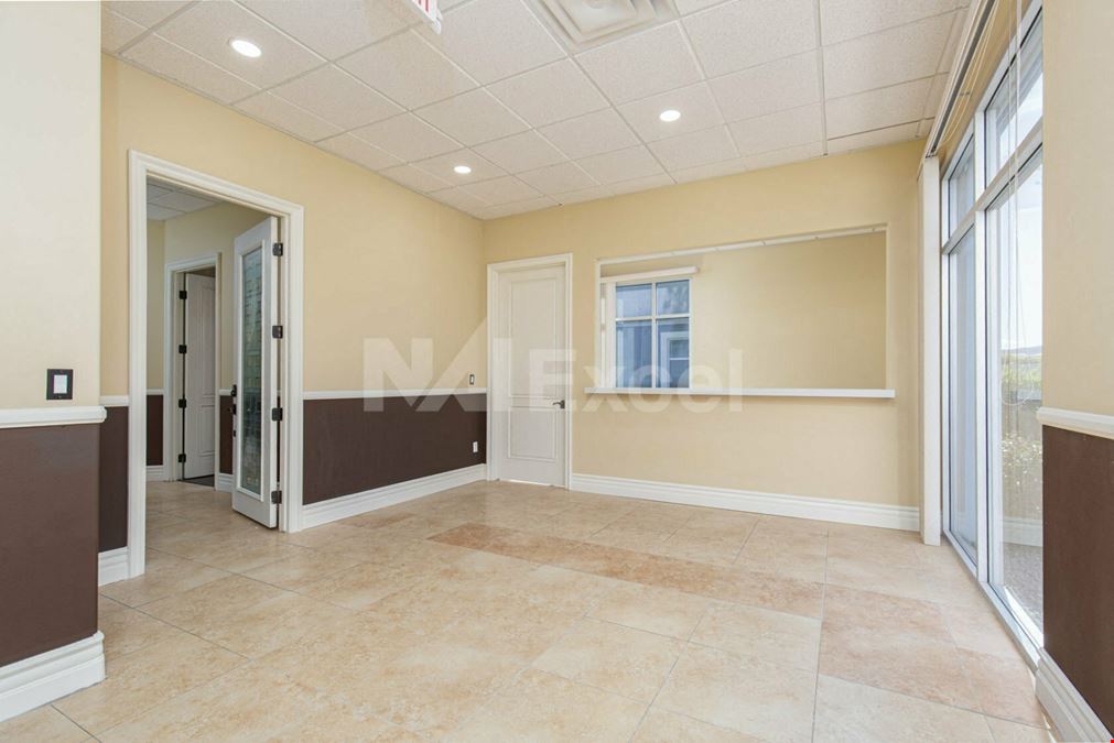 2425 W Horizon Ridge Pkwy