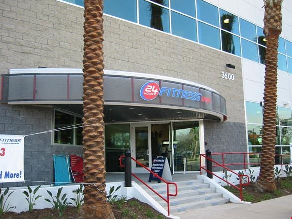 Preview of Sport / Entertainment space for Rent at 3600 West Orangewood Avenue