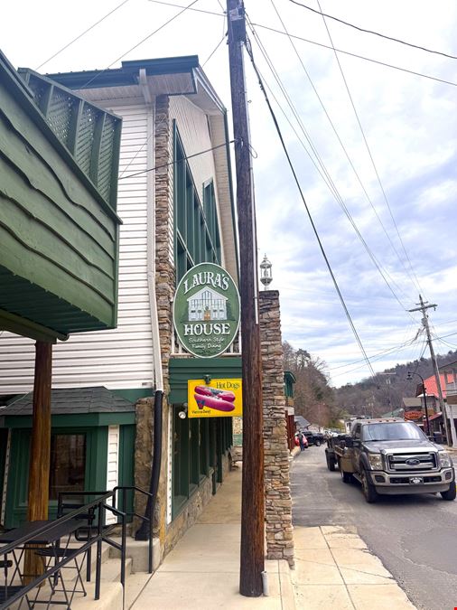 Retail Building in the heart of Chimney Rock Village