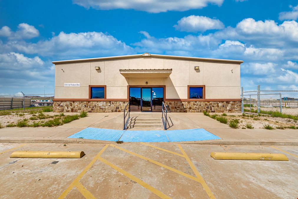 Warehouse/Office Building on ±10.91 Acres