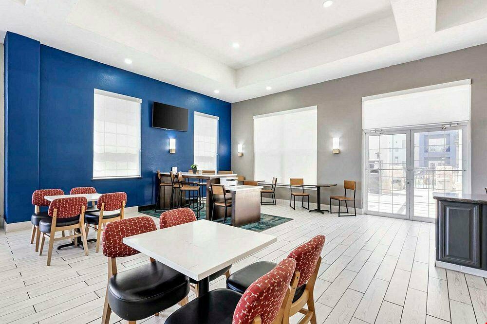 Lubbock West Inn & Suites