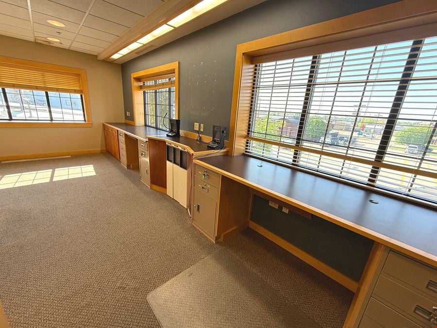 207 E Front Ave, Main Floor