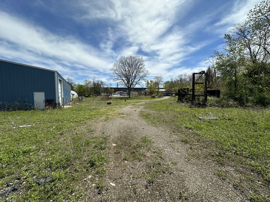 157-171 Willow Rd - 1,874+/- SF Junkyard Property