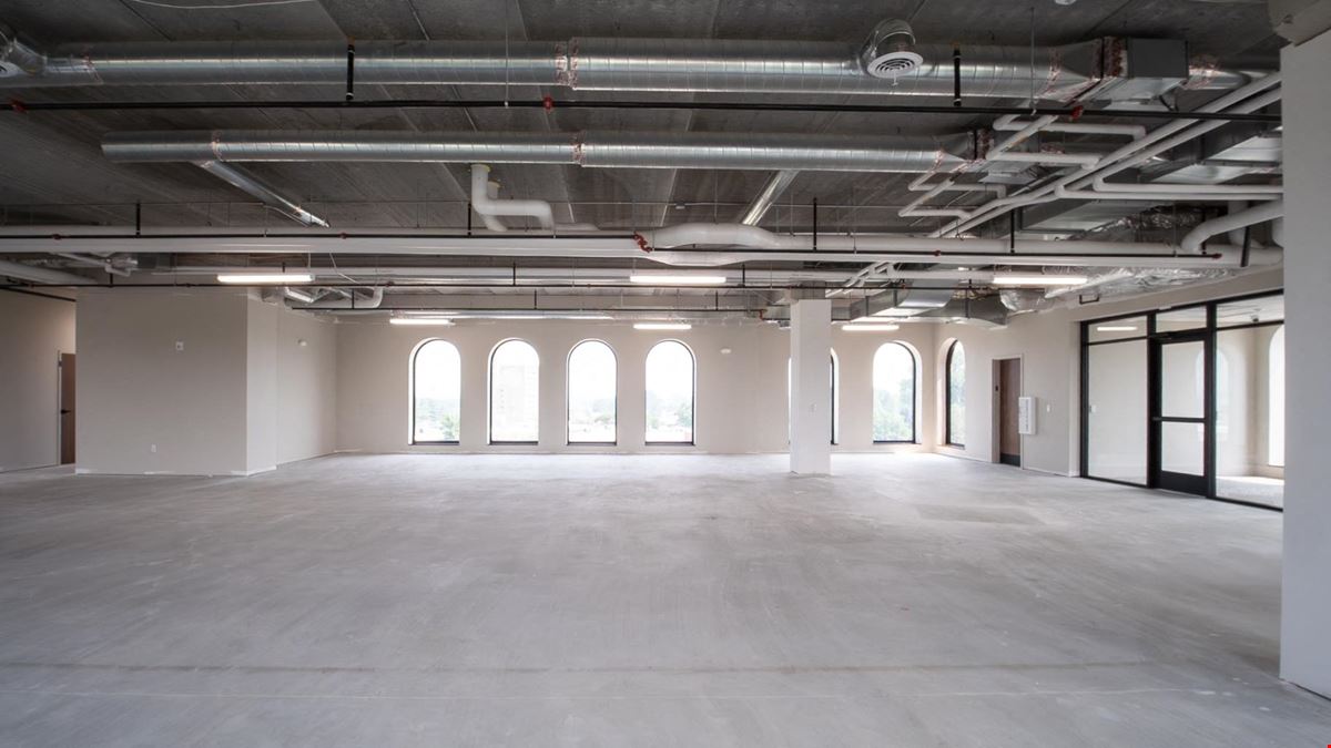 Professional Space Anchored by Established Bank