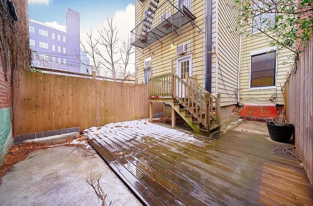 108 Calyer Street