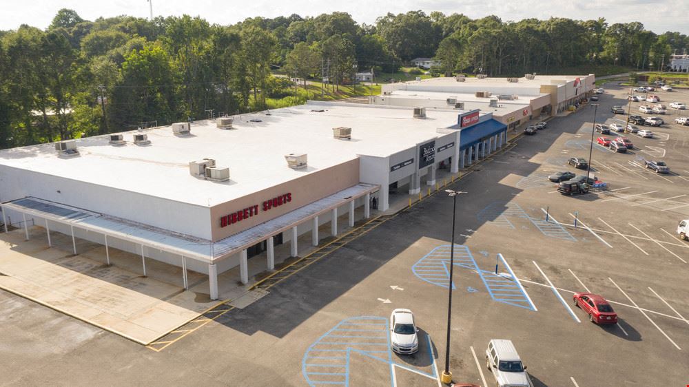 Bonner's Point Shopping Center - Roanoke, AL