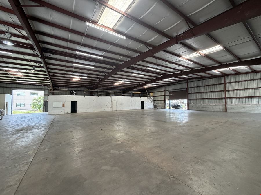 Industrial Warehouse with Excellent Visibility Along Metro Parkway!
