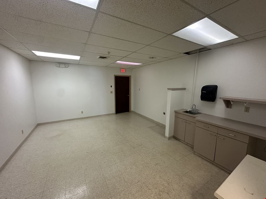 642 Sheridan Dr - 1,900+/- SF Retail Space