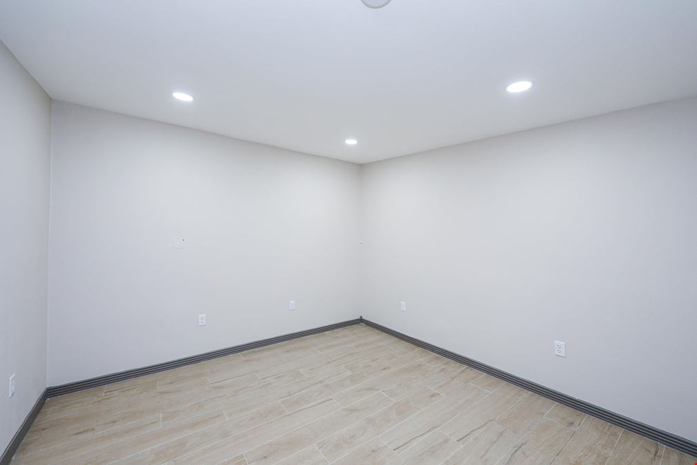 104 E Calton Rd