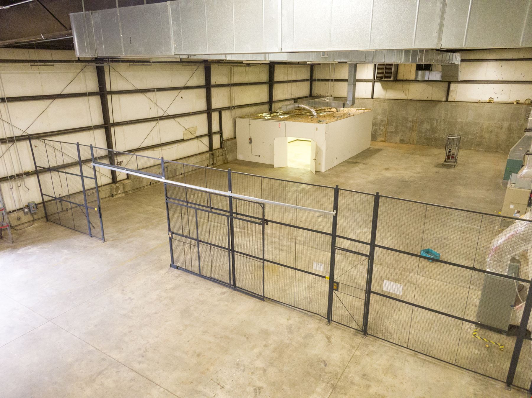 FOR LEASE -  4000, MEMORIAL PKWY - WAREHOUSE SPACE 54,000 SF