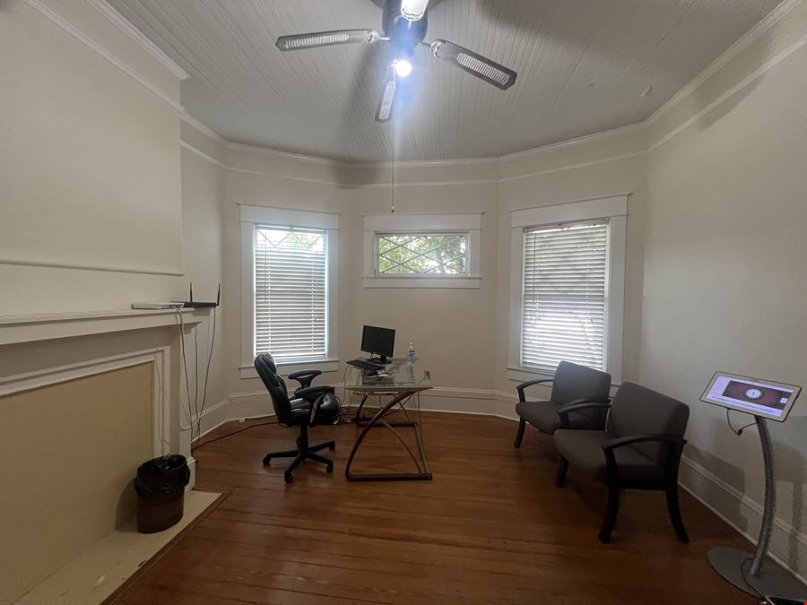 2,519 SF Office Building on 0.48-Acre