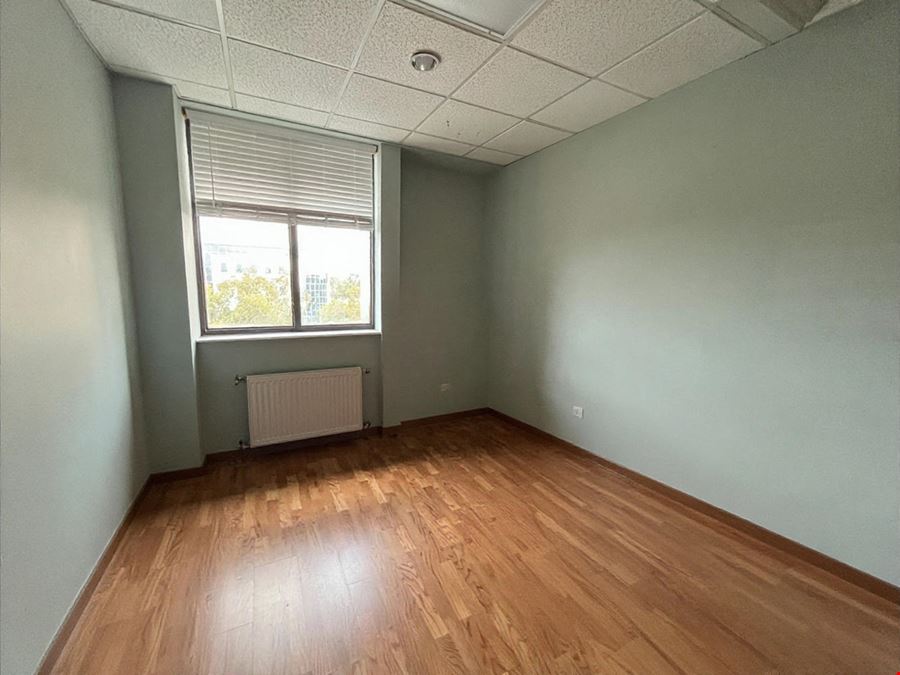 Top Floor Salon/Office Suites