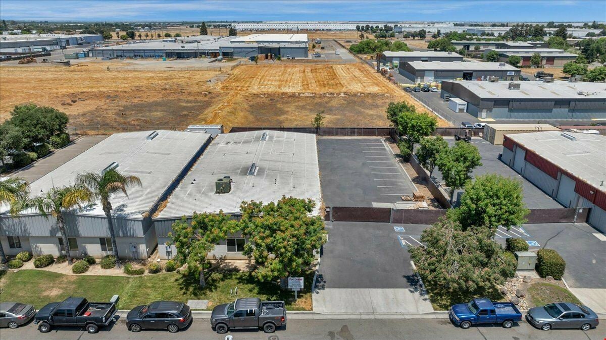 ±5,000 SF of Warehouse/Office Space in NW Visalia, CA
