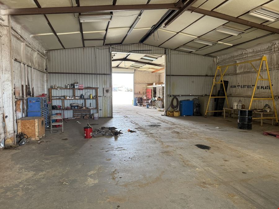 ±9,180 SF Office/Warehouse w/ Fenced 5 Acres