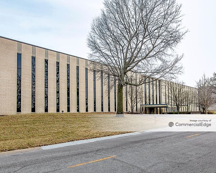 Cloverleaf Building 1