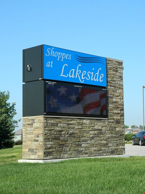 Shoppes At Lakeside