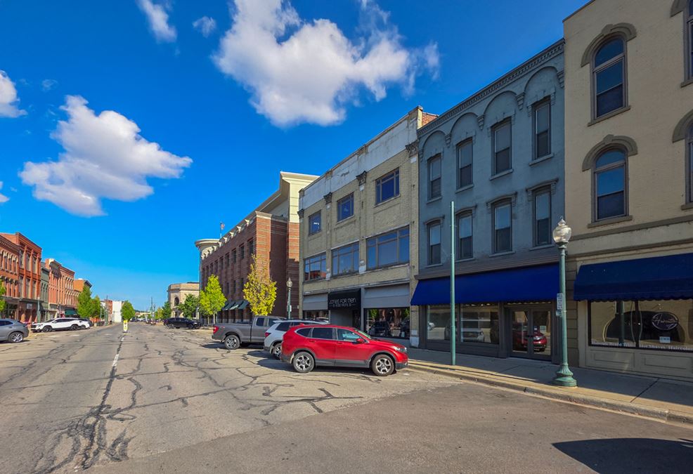 8 W Front St