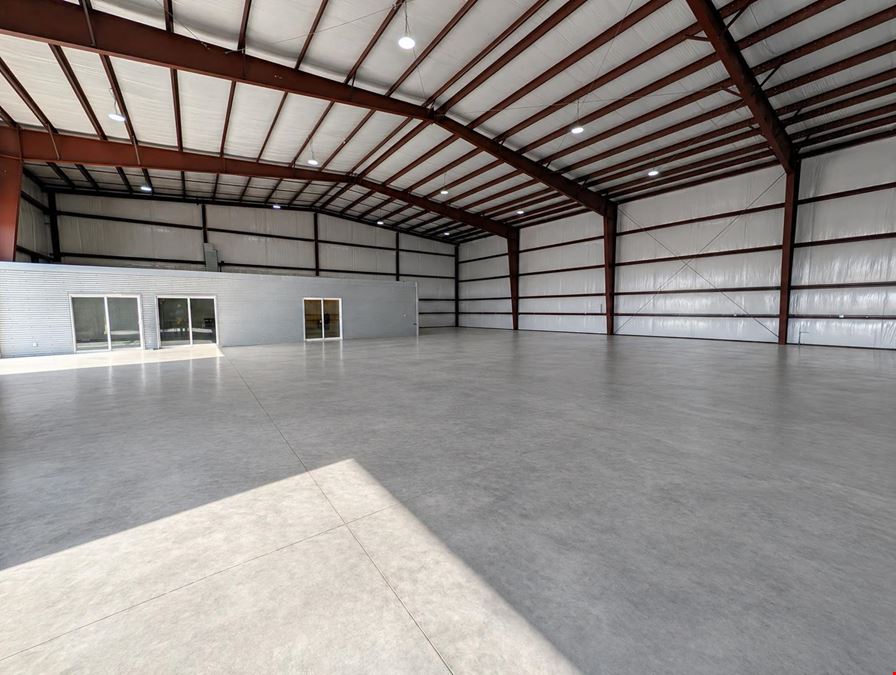 High Visibility Warehouse w/ Yard