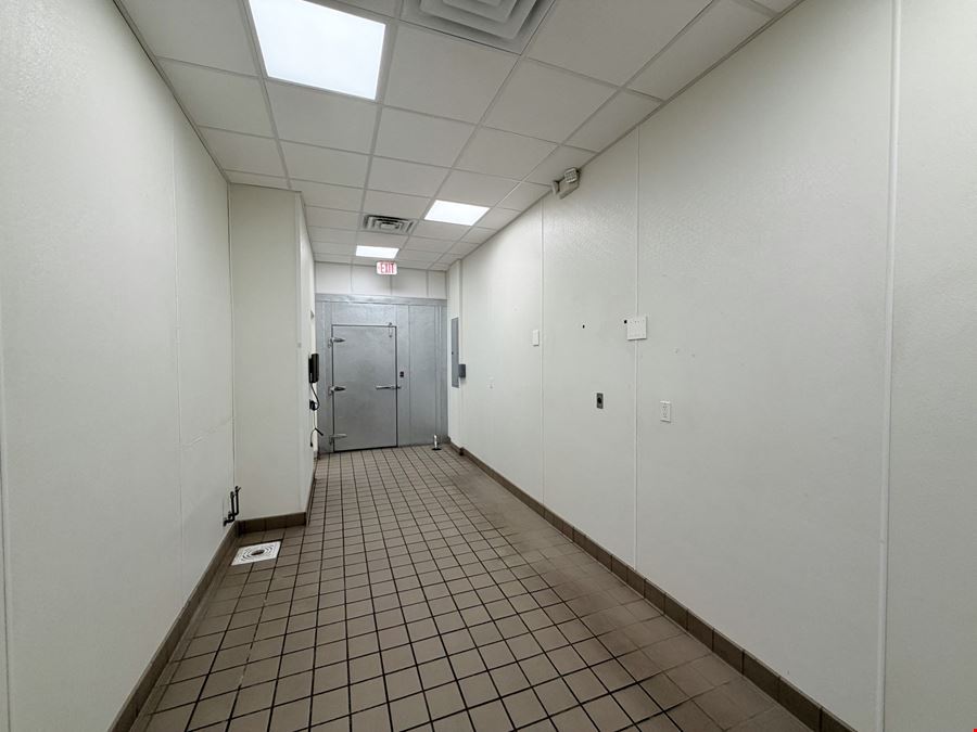 Turn-Key Restaurant Opportunity in High-Traffic Dunkin’ Donuts Plaza