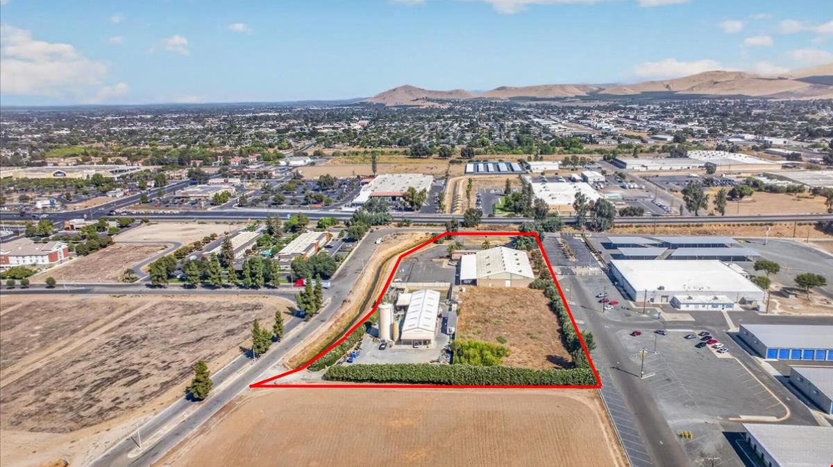 ±31,855 SF Industrial Facility on ±5 AC Near CA-190