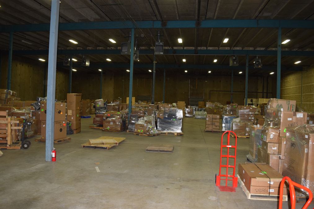 20,864 SF warehouse with dock high and drive-in loading doors for sublease