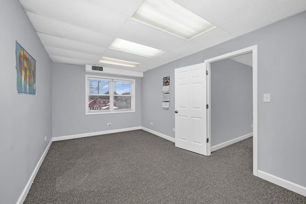 3S340 Rockwell St, Unit 201 - 2nd Floor North, Warrenville, IL 60555
