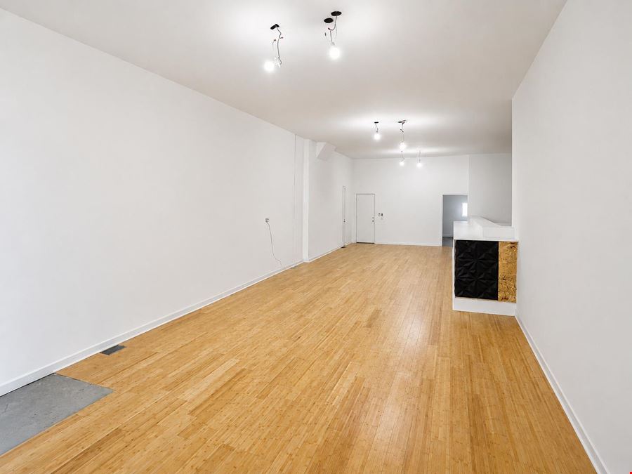 8714 S. Commercial Ave.