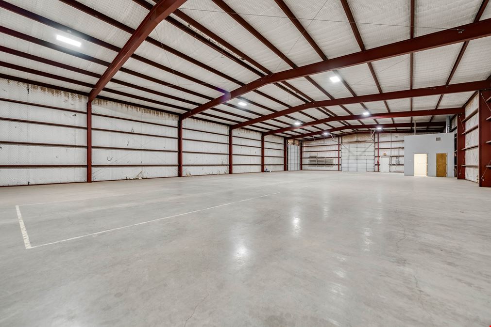 2 Bay Warehouse Near Downtown Midland, TX!