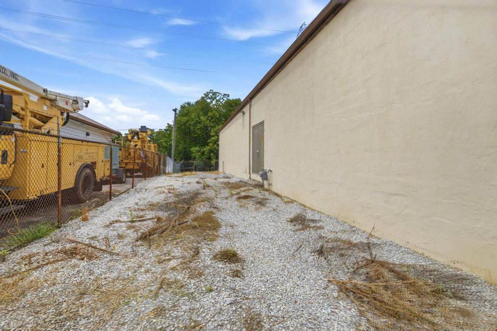 3,806 SF Office/Warehouse Flex Building