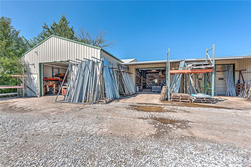 1520 E Main St