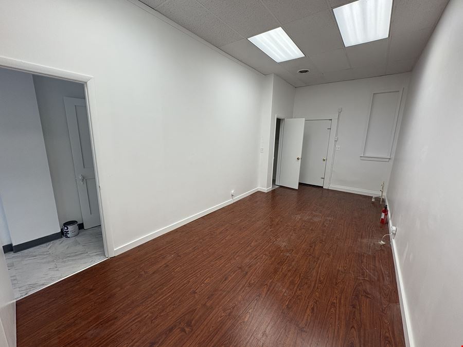 Brookhill Shopping Center - 6701-6721  Reisterstown Rd- 1,600 SF Inline Space