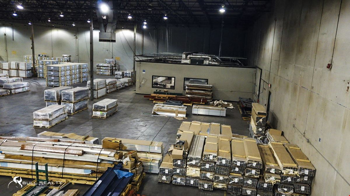 Industrial/Distribution Warehouse | ±60,000 SF