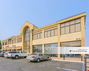 Corbin Village Shopping Center - 19710-19732 Ventura Blvd