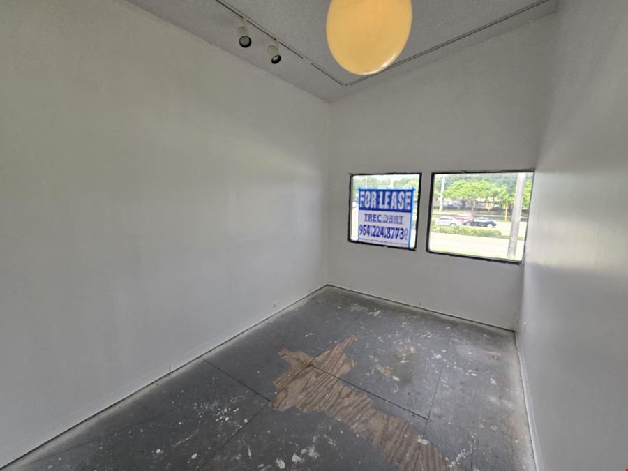 Unique 2nd floor 1400 +/- SQFT office space