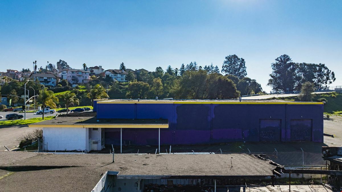 709 & 711 Admiral Callaghan Ln