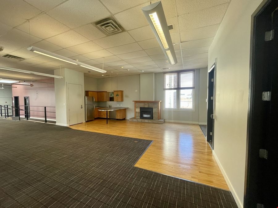 300-1001 Wharf Street