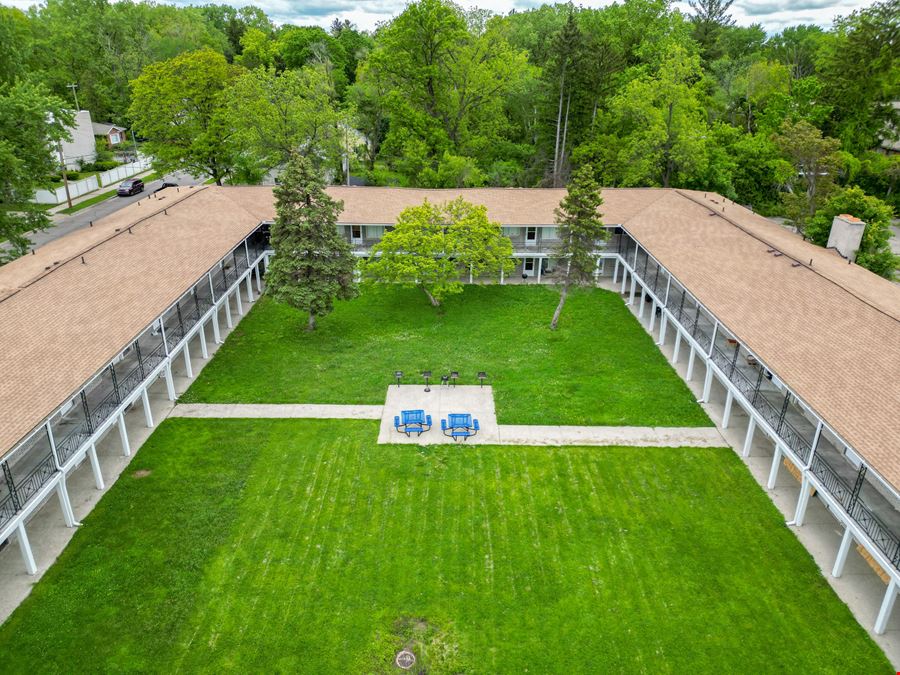Courtyard Apartments