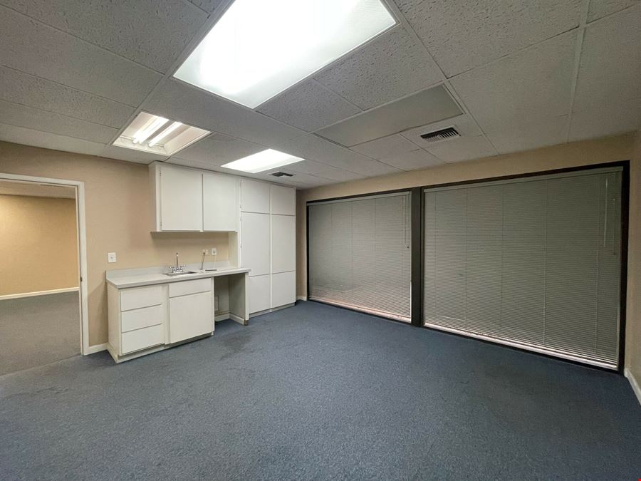 Multiple Professional Office Units in Shaw-Sixth Square