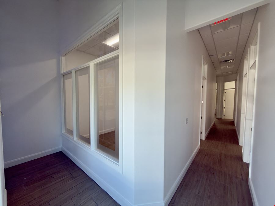 +/- 1,086 SF Office For Lease in Destin, FL