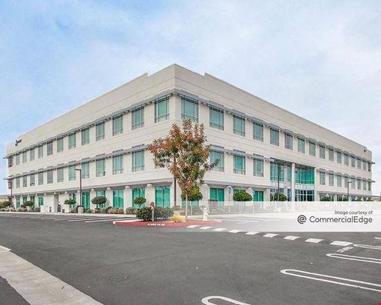 Preview of Office space for Rent at 400 Sunrise Avenue