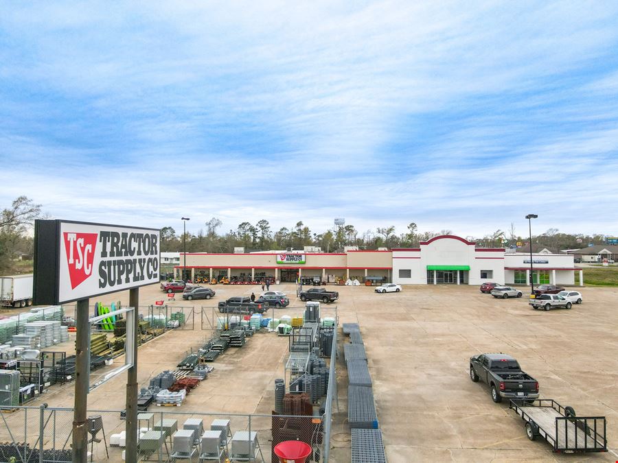 Highly Visible Retail Space in Moss Bluff Shopping Center