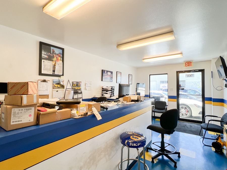 ±5,400 SF Warehouse Near Veterans Blvd – Multi-Tenant Potential