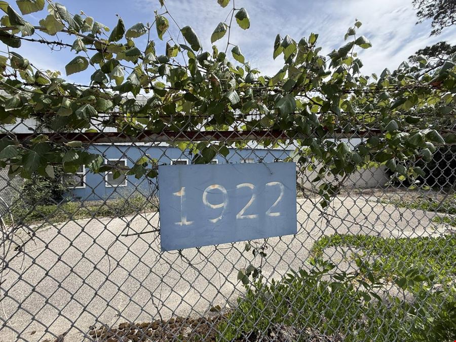 1922 W MAIN ST BAYTOWN TX- 6,250sf Flex Bldg, 0.88 Acre