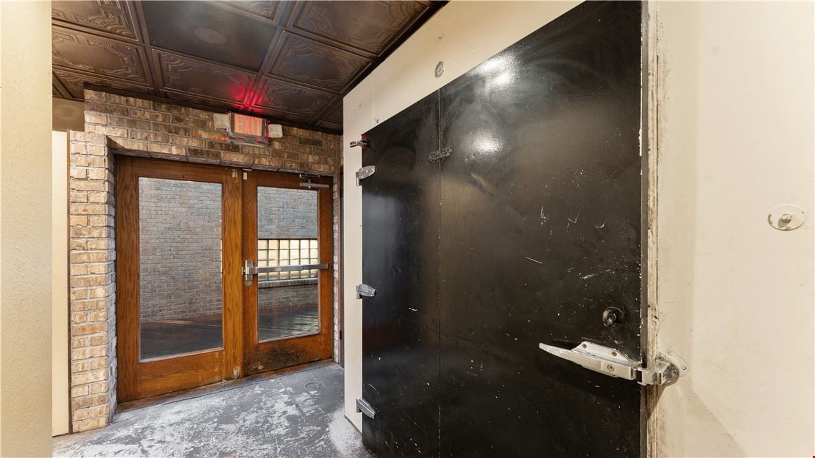 117 W Walnut St