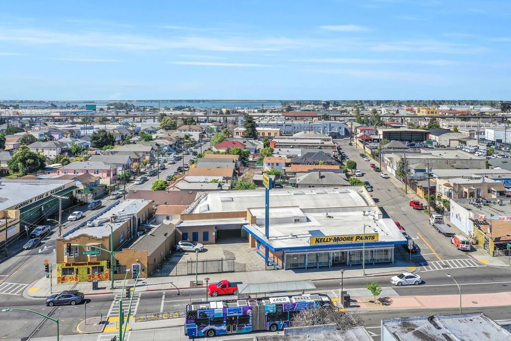 Prime Retail Opportunity in Oakland: 12,770 SF with Offices & Warehouse