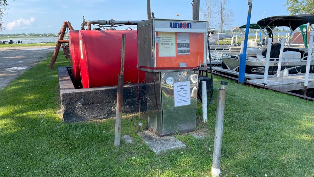 Pointe Au Gres Marina & Campground 