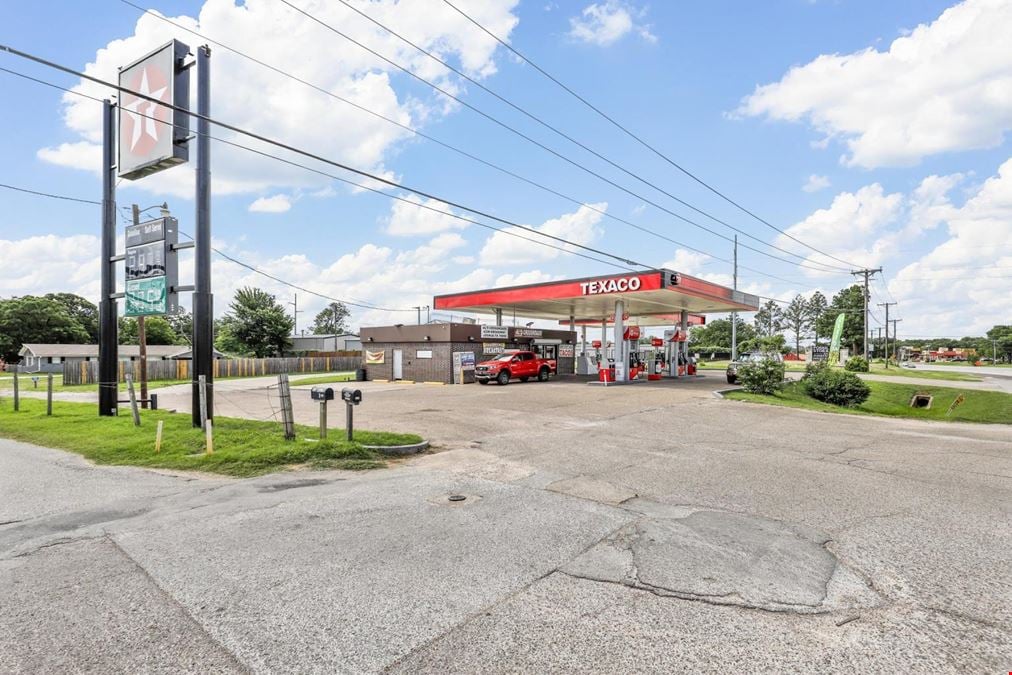 1,260 SF Convenience Store for Sale