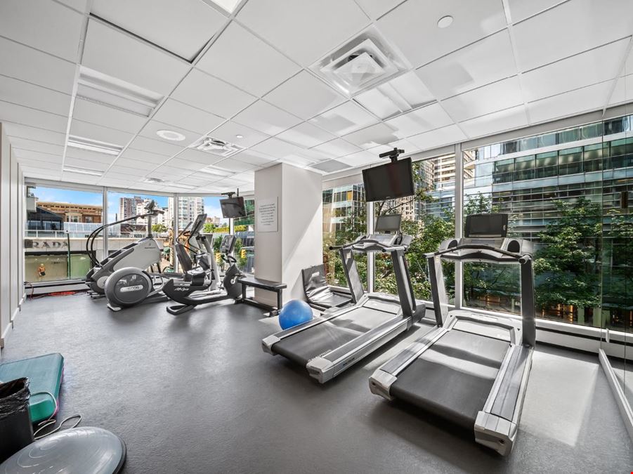1090 West Georgia 