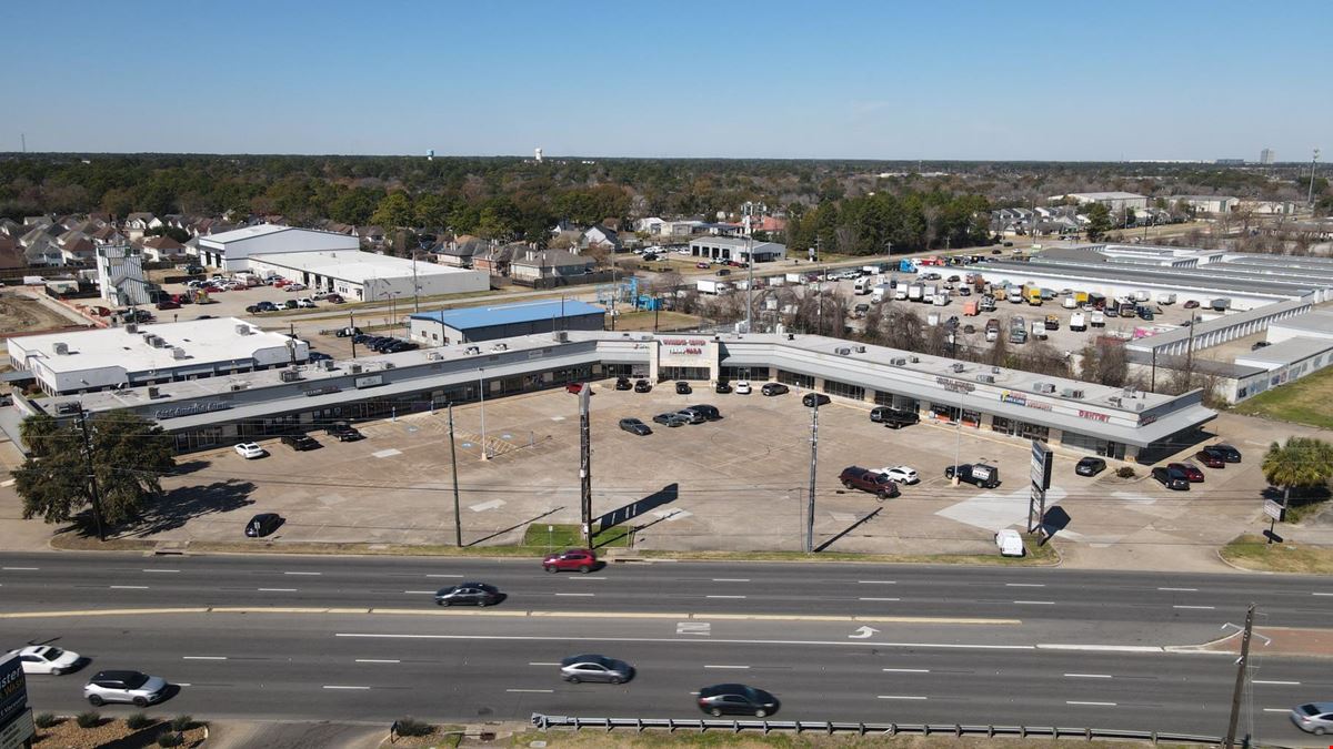 Woodedge Shopping Center